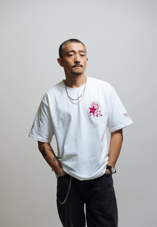 Kazoku: Embroidered short sleeve t-shirt