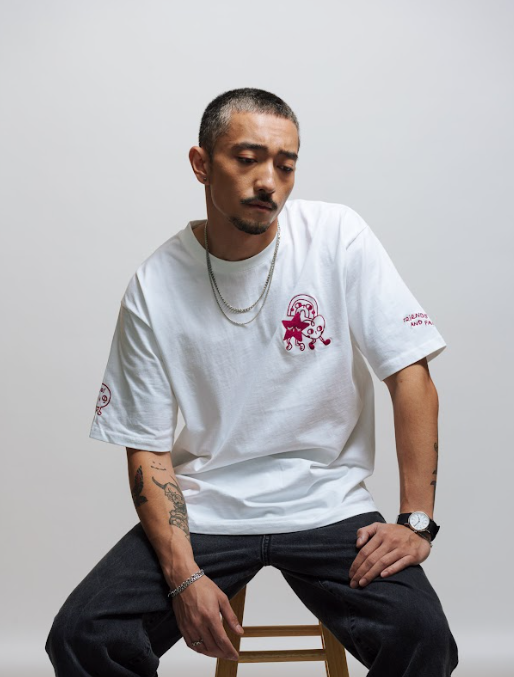 Kazoku: Embroidered short sleeve t-shirt